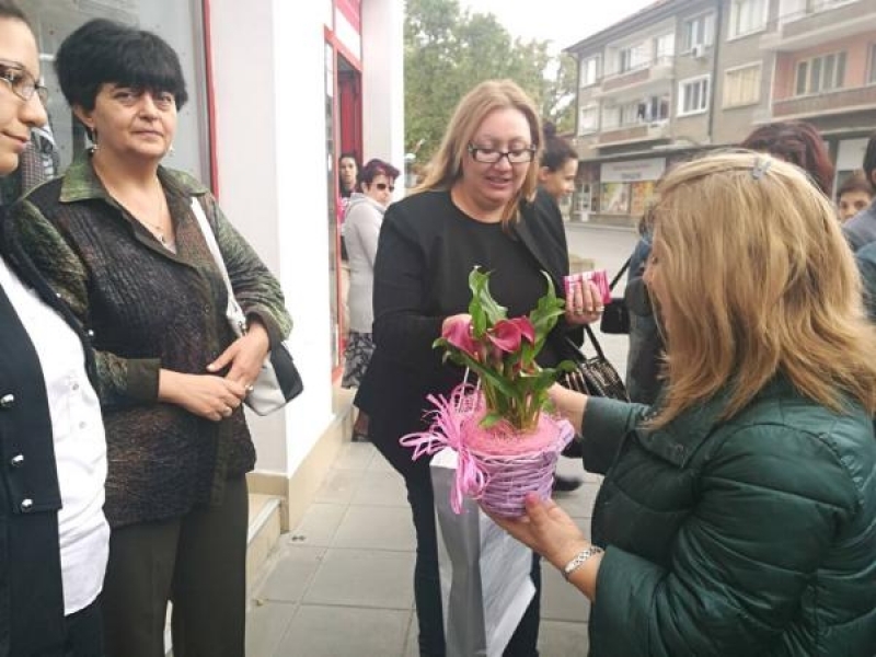 Зам.-кметът Анелия Димитрова приветства лично екипа на фондация „Нана Гладуиш – Една от 8“ при посещението му в Свищов