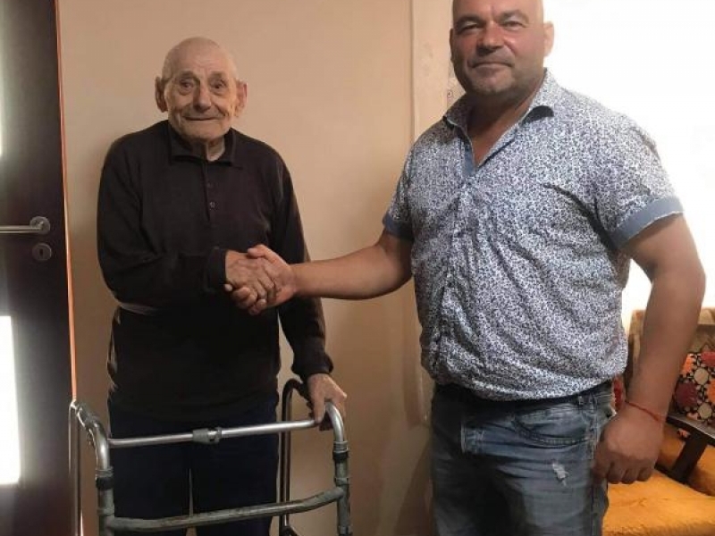 97-годишният ветеран от Втората световна война Боян Симеонов получи почетен знак на Свищов за своя рожден ден