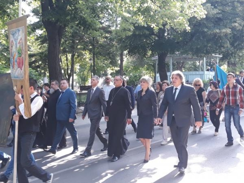 Празнично шествие изпълни улиците на Свищов по повод 24 май - Денят на славянската писменост и култура 