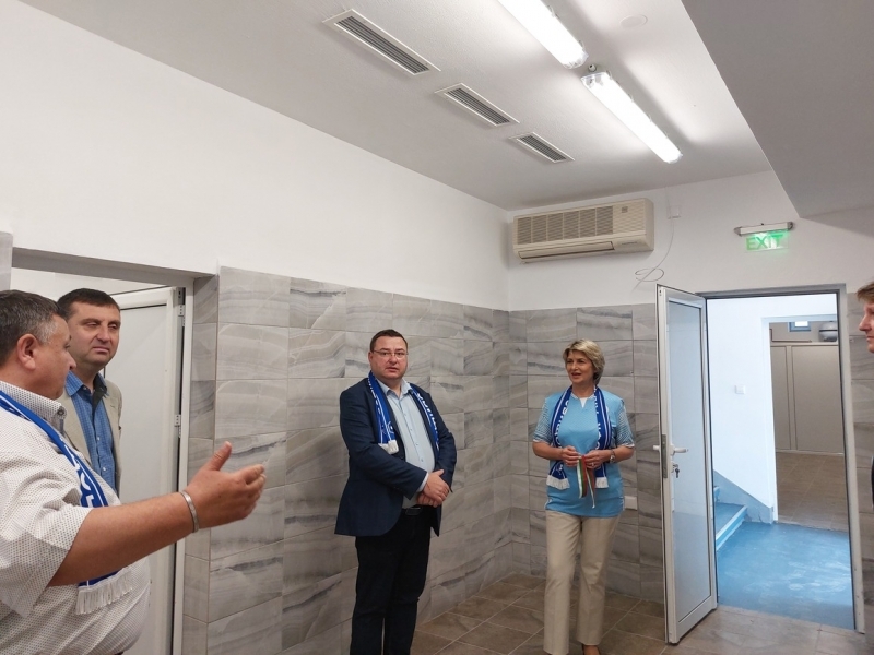 Министър Весела Лечева официално откри обновената административно-спортна сграда на „Академик“ Свищов 