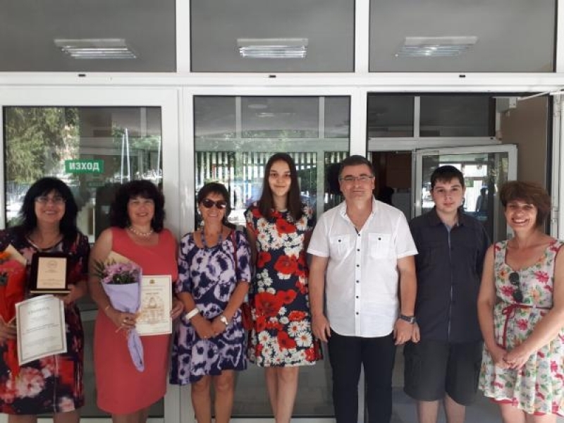 Учители и ученици от СУ „Николай Катранов“ с награди от Регионалното управление на образованието