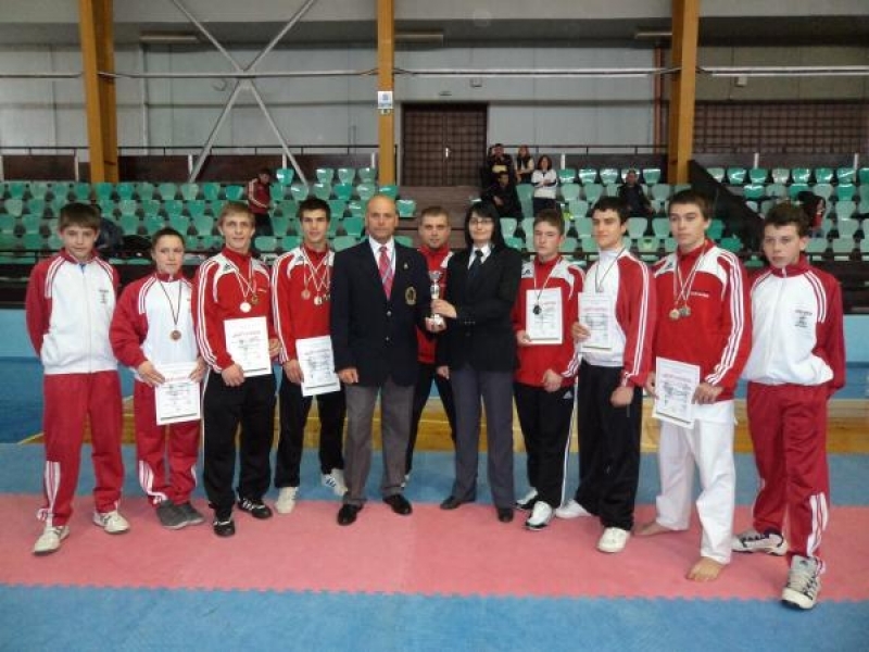 Свищовските каратисти се завърнаха с 8 медала от национално първенство
