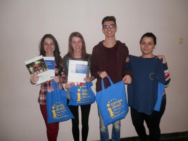 Доброволчески истории на ученици от СУ "Д. Благоев" с награди от конкурс на  ЕИЦ Европа Директно