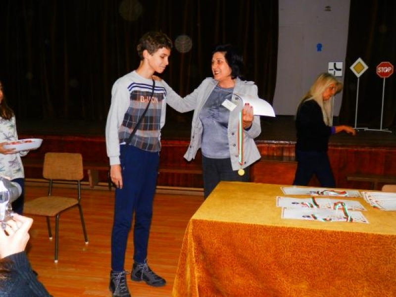 Директорът на СУ „Димитър Благоев“ връчи наградите на победителите в „Математика без граници