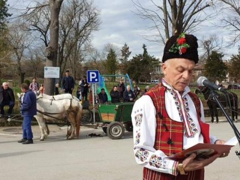 На Тодоровден в свищовското село Драгомирово изпратиха зимата с традиционните за празника кушии