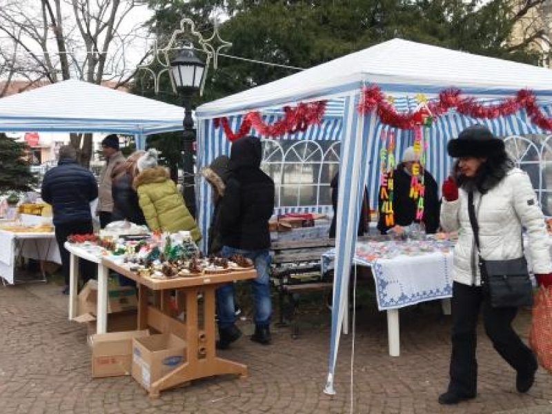 На 16 декември бе открит Благотворителния коледен базар организиран от община Свищов