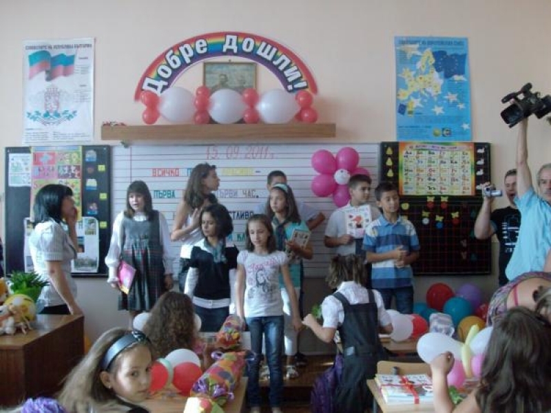 2589 ученици от община Свищов влязоха отново в класните стаи                                        