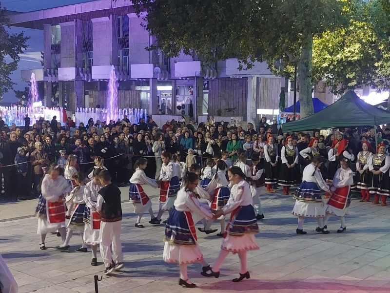 Кметът на Свищов официално откри празниците на града "Свищовски лозници"    