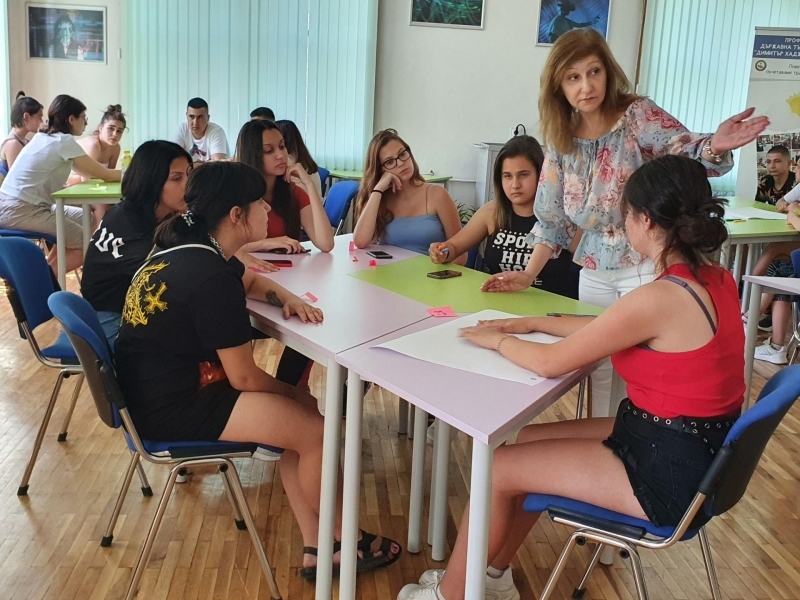 Открит урок „Взаимодействие с родители” се проведе по проект в ПДТГ „Димитър Хадживасилев“ - Свищов 