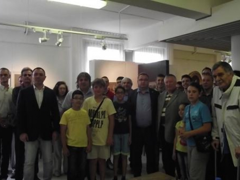 Анатолий Карпов посети Свищов и поднесе цветя на Братската могила в местността 