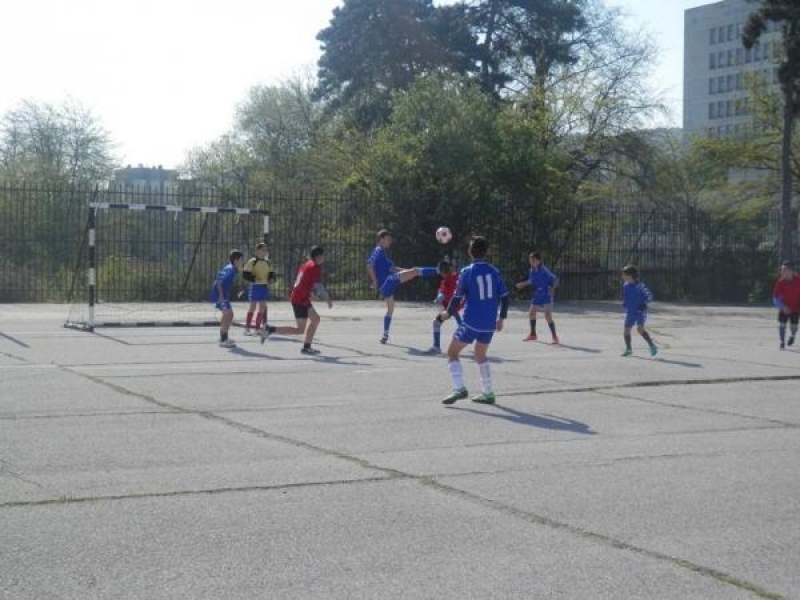 В СУ „Димитър Благоев“ се проведоха ученически спортни игри по повод патронния празник на училището