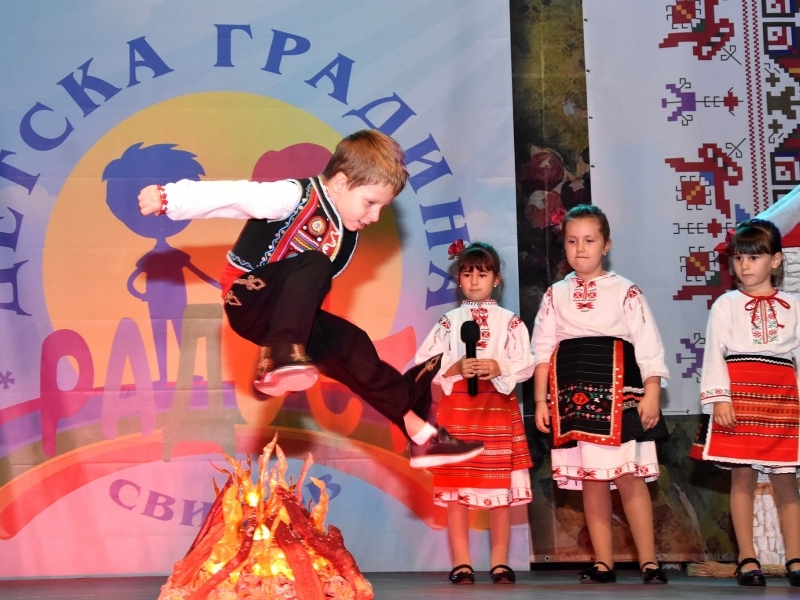 Свищовските детски градини участваха в празничната програма на „СВИЩОВСКИ ЛОЗНИЦИ 2023“ 
