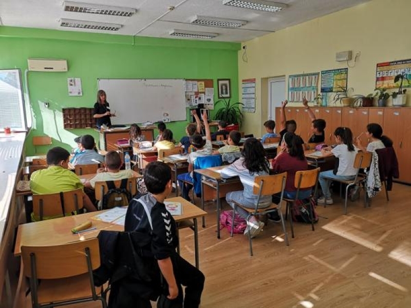 В СУ "Димитър Благоев" се проведе обучение по Програма „Приятели с водата“ 