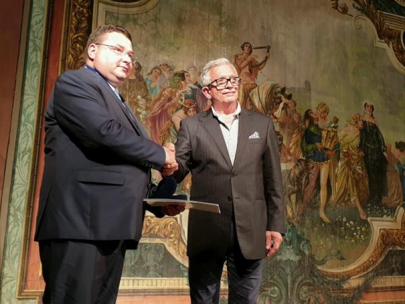 Кметът Генчо Генчев бе удостоен с „Кристално огърлие“ от Съюза на българските музикални и танцови дейци