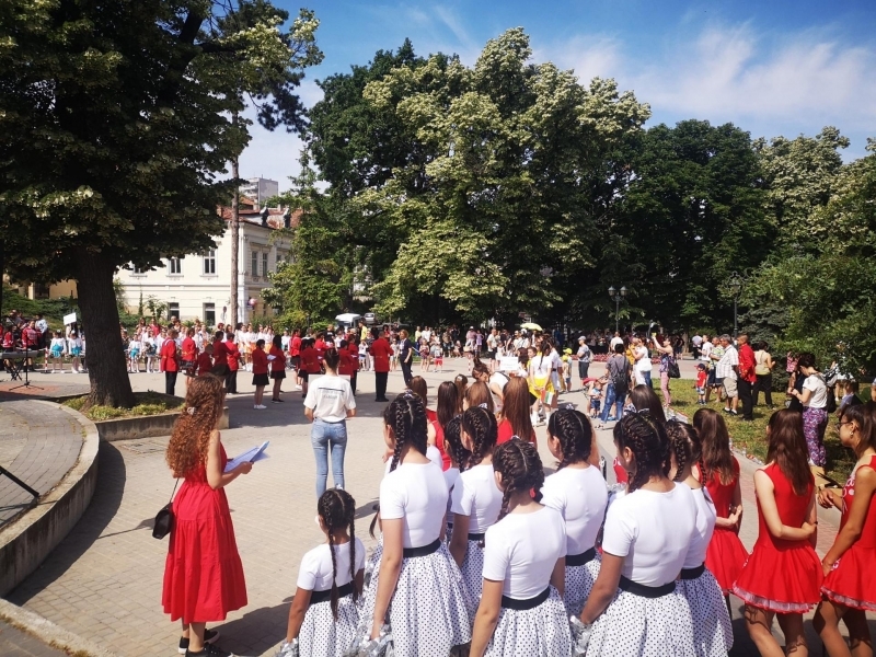 Пети национален преглед на ученическите духови и фанфарни оркестри и мажоретни състави се проведе в Свищов 