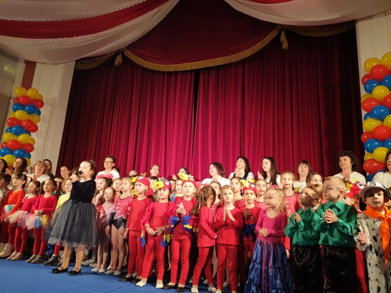 По инициатива  на ДГ "Радост" в Свищов отново се проведе Ден на подаръците