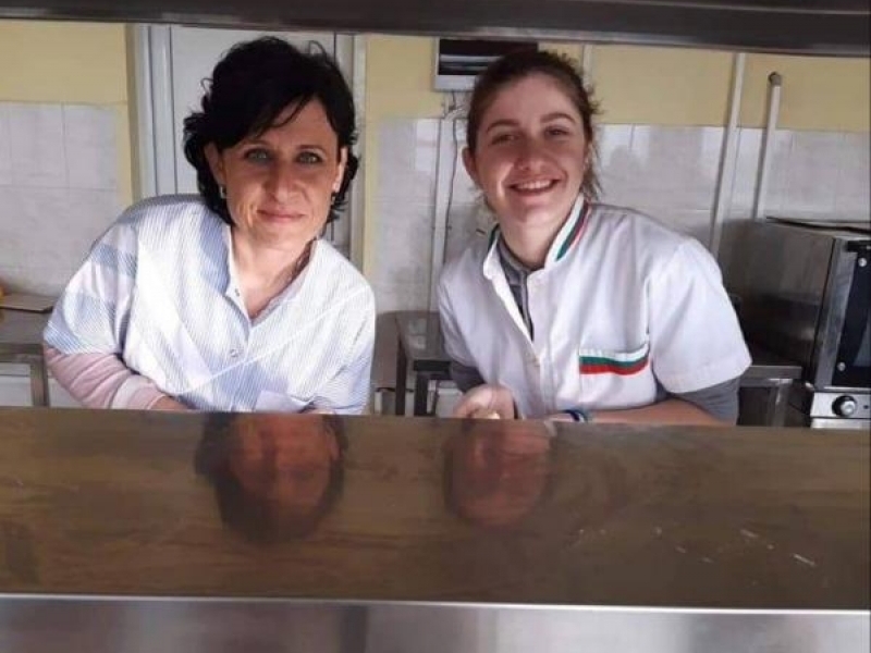 Ученици от специалност „Кетъринг” в Свищовската професионална гимназия с награди от Chefs Club Sofia