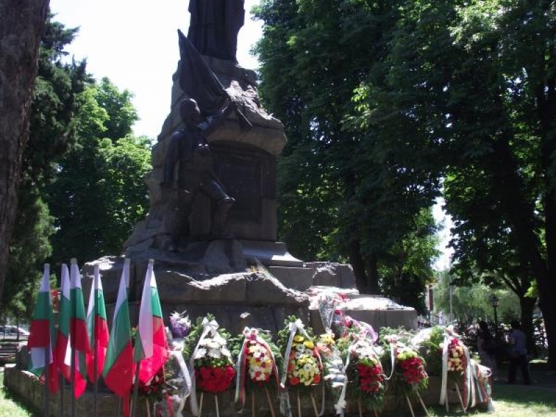 Почетохме паметта на Ботев и борците за свобода