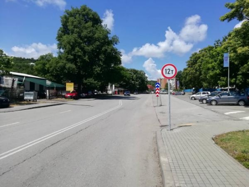 Нови забранителни знаци извеждат тежкотоварния трафик извън централната част и основните улици на Свищов