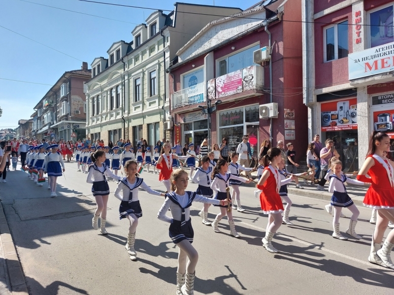 В Свищов тържествено бе отбелязан светлият празник на българската просвета и култура 24 май 