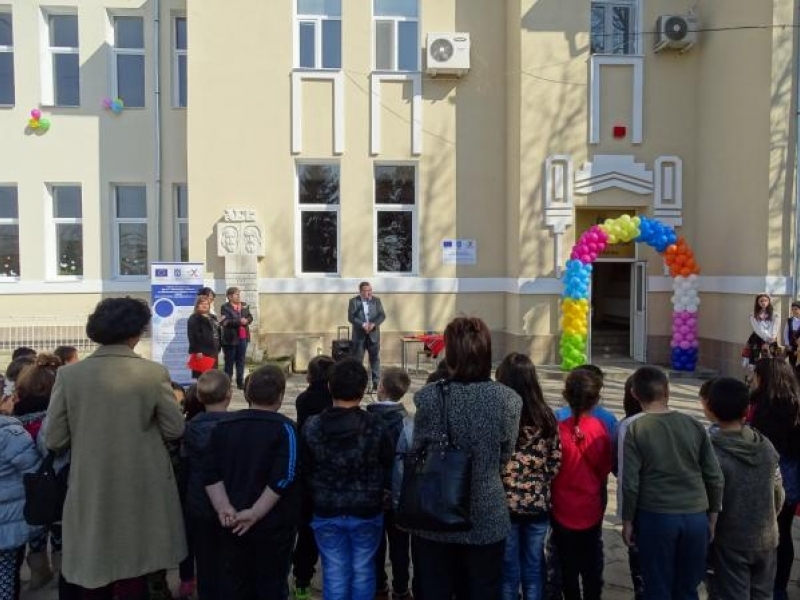 Официално бе открито обновеното ОУ "Св. св. Кирил и Методий" в село Овча могила