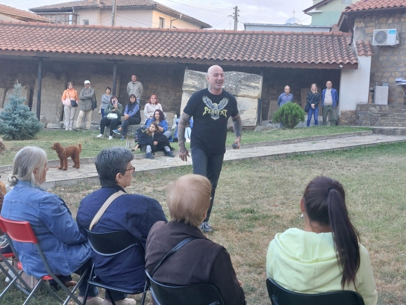 Рок певецът Константин Кацаров направи вълнуващ концерт в Исторически музей - Свищов