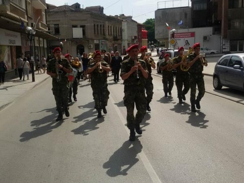 В Свищов тържествено бе отбелязан 6 май – Ден на храбростта и празник на армията