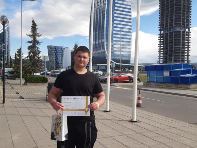 Ученик от Свищовската професионална гимназия в Топ 10 на младите хлебар-сладкари в България