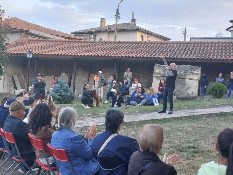 Рок певецът Константин Кацаров направи вълнуващ концерт в Исторически музей - Свищов