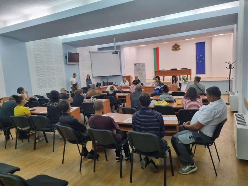 Още 19 представители на различни уязвими социални групи получиха възможност за заетост праз месец юни в Община Свищов 