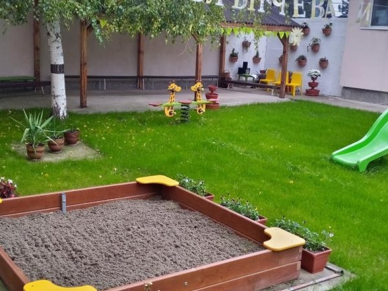 Празник в ДГ "Васил Левски" - изнесени групи и реновирана площадка по проект "Слънчева и зелена детска градина" 