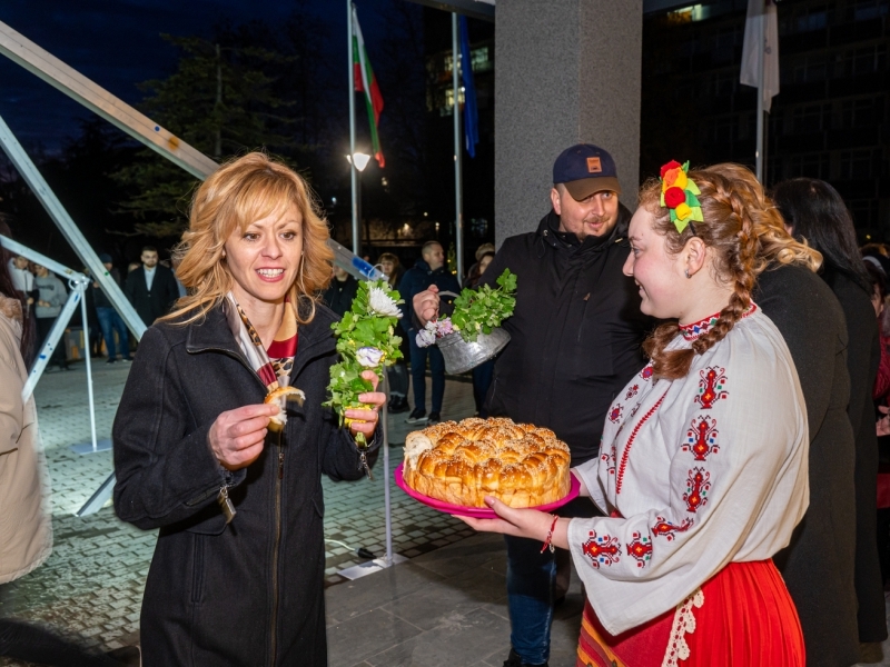 Младежки център – Свищов бе официално открит 