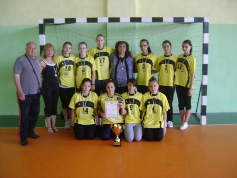 Отбор по хандбал от СОУ „Николай Катранов” държавен финалист за 2012 година