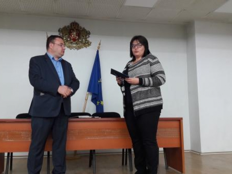 Кметът на община Свищов награди девет служители от общинска администрация за деня на българската община