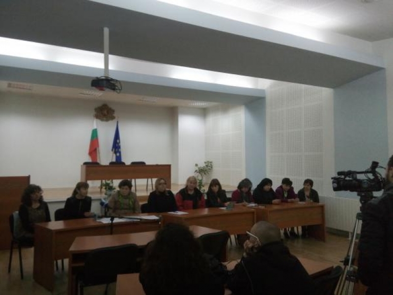 Община Свищов представи на свищовската общественост условията за прием в детските градини и училища