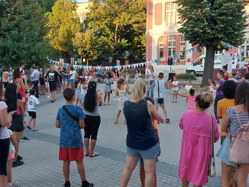 С музика и танци на открито Община Свищов отбеляза 12 август- Международен ден на младежта