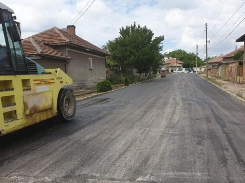 Започна основен ремонт на силно компрометираните улици в свищовското село Морава