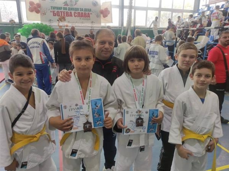 Медали за свищовските джудисти в турнир за деца и юноши „Ботева слава“