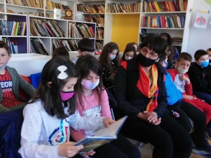 Ученици от СУ „Николай Катранов“ гостуваха в Читалищната библиотека