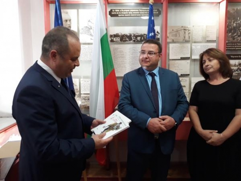 Исторически музей Свищов получи дарение от Генералното консулство на България в Чикаго 