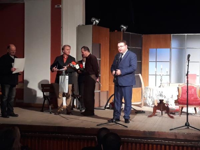 Тазгодишният лауреат на международния конкурс за къс хумористичен разказ „Алеко“ Янош Лацхфи бе награден на официална церемония в Свищов