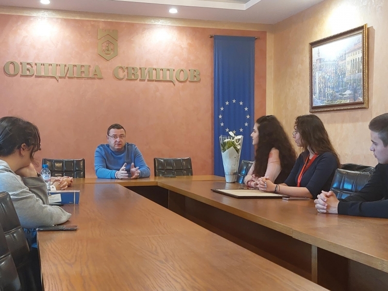 Делегати от училище посланик на Европейския парламент посетиха Община Свищов по повод Деня на българската община 