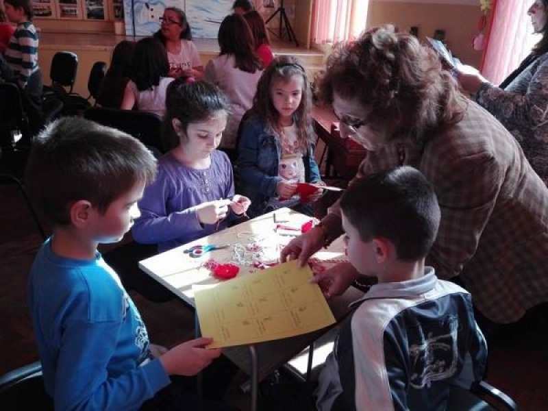 Ученици от СУ „Николай Катранов” ще зарадват с мартеници деца и възрастни хора