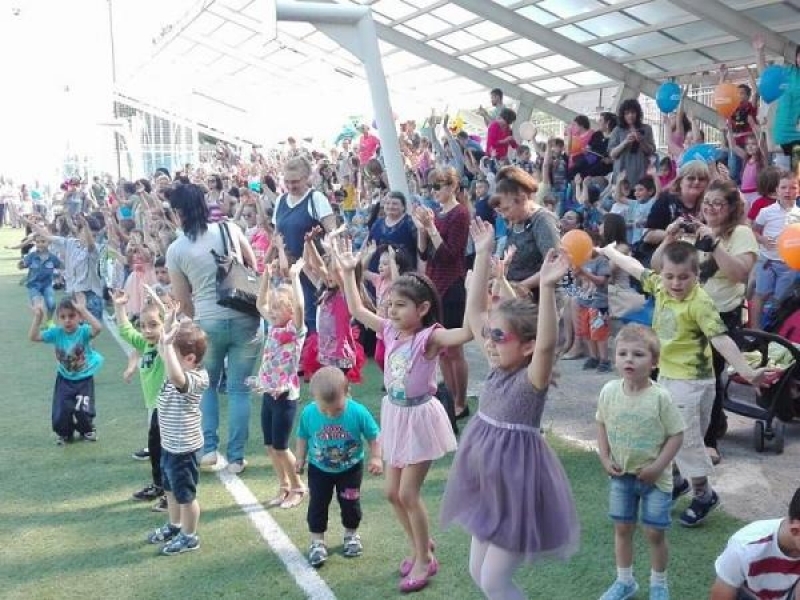 Различен и забавен 1 юни за стотици деца от Свищов