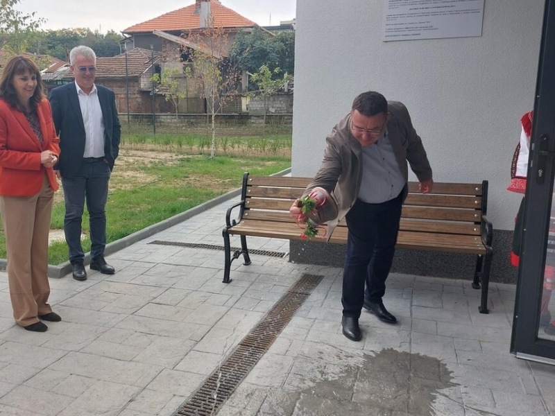 Министърът на труда и социалната политика Наталия Ефремова откри три нови социални услуги в Свищов 