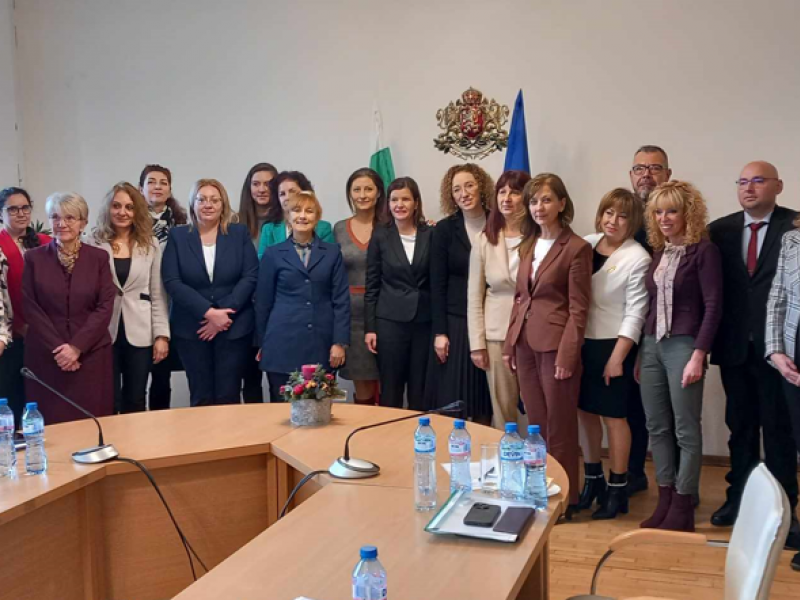 Зам.-кметът на община Свищов д-р Анелия Димитрова участва в среща за активно сътрудничество между НСОРБ и МТСП    