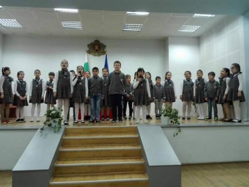 Над 200 деца от 7 града общуват помежду си благодарение на проекта „България в пощенски картички” 