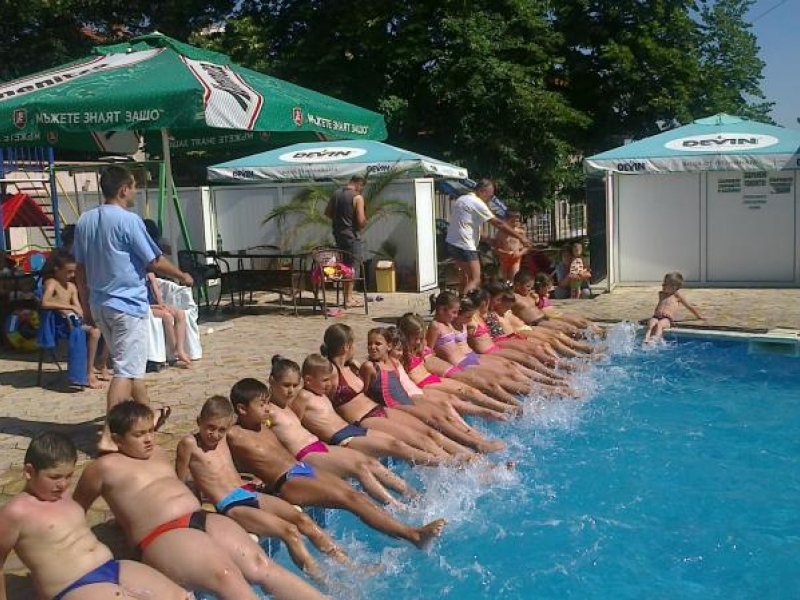Провежда се курс по плуване за деца