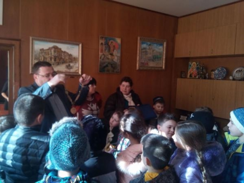 Второкласници проведоха изнесен урок по „Предприемачество“ в Община Свищов