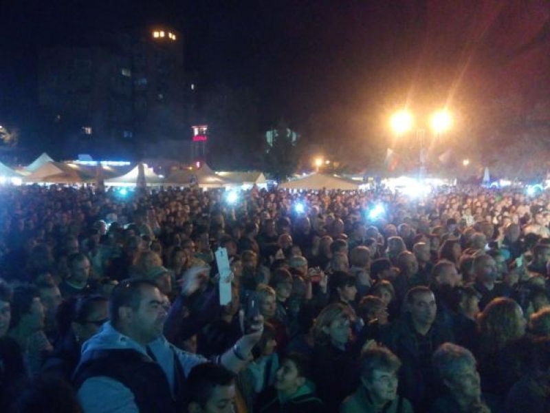 Концертът на Весна Змиянац препълни площад "Алеко" в Свищов 